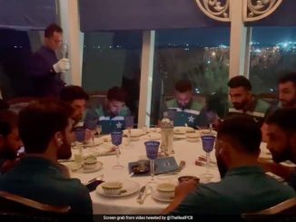 Pakistan Cricketers Enjoy Lavish Dinner In Hyderabad, Then Take Selfies With Fans. Watch