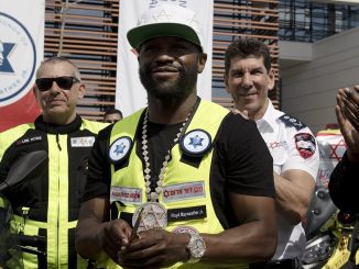 Floyd Mayweather heads to Israel as boxing legend ‘hosts BBQ for soldiers’ – and enjoys sparring session – five months after sending supplies to the country following Hamas’ terror attack
